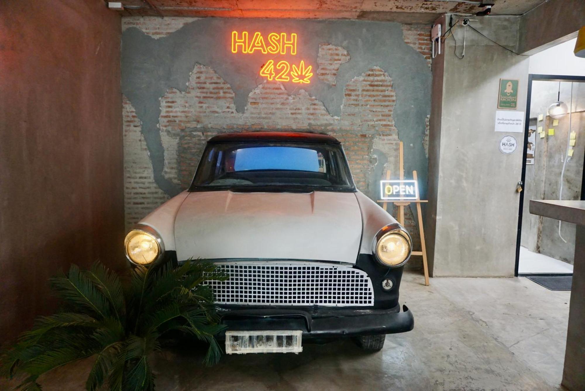 Hash Apartment With Unique Chill Design At Silom Soi 3 Bangkok Zewnętrze zdjęcie